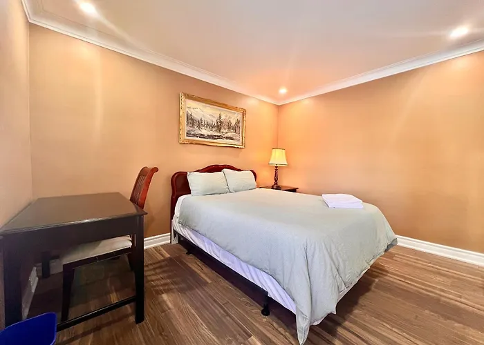 Upgraded Rooms With Bath 7-Min To Subway Near Downsview Rogers Stadium